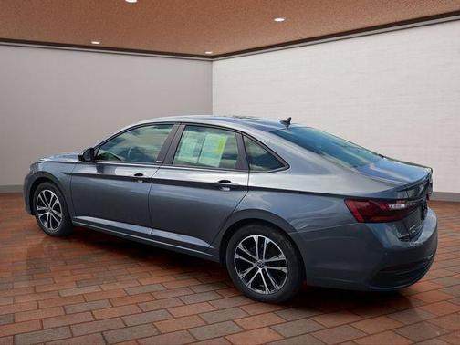 Platinum Gray Metallic 2025 Volkswagen Jetta 1.5T Sport