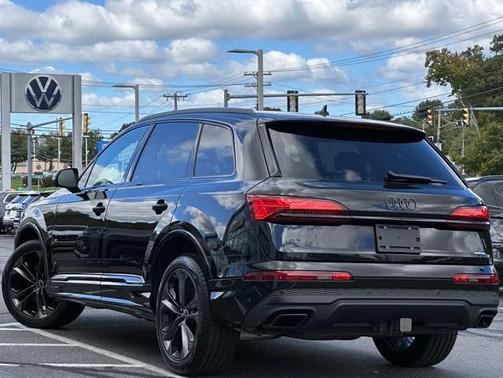 2025 Audi Q7 55 Premium Plus