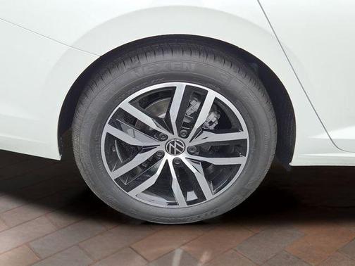 Opal White Pearl 2026 Volkswagen Jetta 1.5T SE