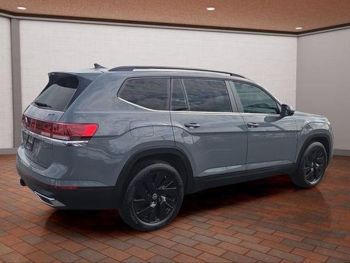 Pure Gray 2025 Volkswagen Atlas 2.0T SE