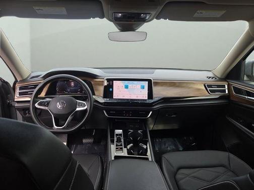 Pure Gray 2025 Volkswagen Atlas 2.0T SE