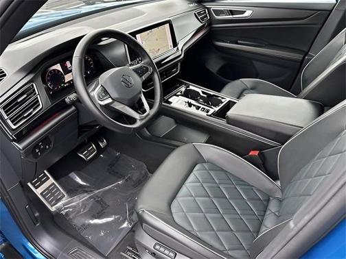 2025 Volkswagen Atlas Cross Sport 2.0T SEL Premium R-Line