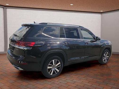 Deep Black Pearl Effect 2022 Volkswagen Atlas 2.0T SE