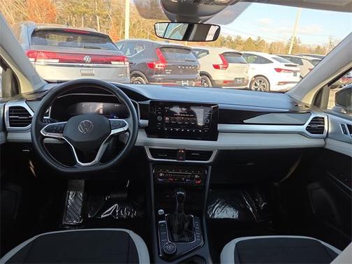 2025 Volkswagen Taos 1.5T SE