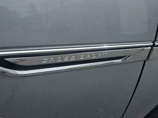 Silver Mist Metallic 2025 Volkswagen Atlas Cross Sport 2.0T SE w/Technology