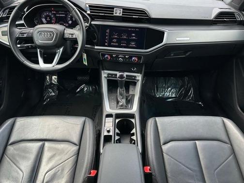 2022 Audi Q3 45 S line Premium