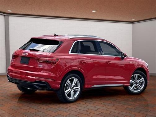 2022 Audi Q3 45 S line Premium