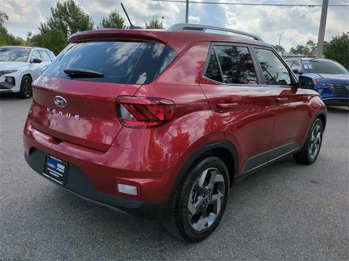 2024 Hyundai VENUE SEL