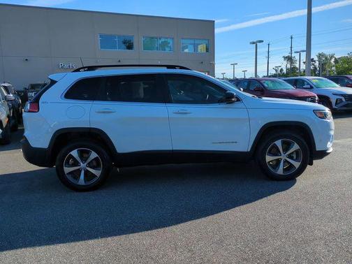 Bright White Clearcoat 2022 Jeep Cherokee Limited