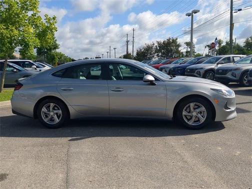 2022 Hyundai SONATA SE