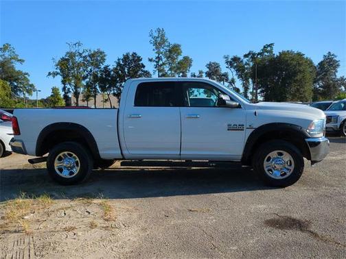 2017 RAM 3500 SLT Crew Cab 4x4 6'4' Box