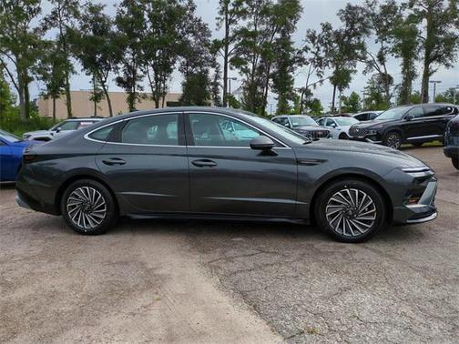 2025 Hyundai SONATA Hybrid SE