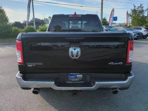 Diamond Black Crystal Pearlcoat 2022 RAM 1500 Big Horn/Lone Star