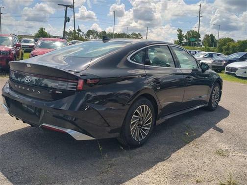 2025 Hyundai SONATA Hybrid SE