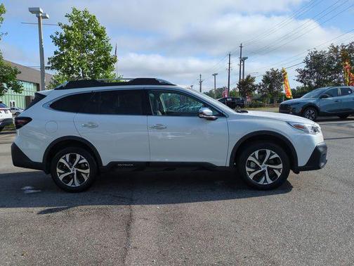 Crystal White Pearl 2021 Subaru Outback Touring XT