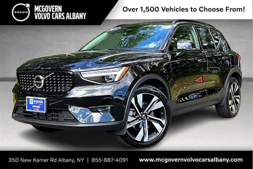 2025 Volvo XC40 B5 Ultra Dark Theme