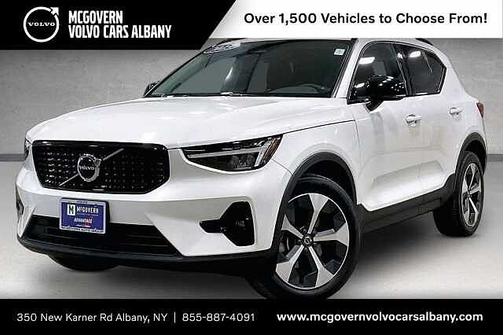 Crystal White 2023 Volvo XC40 Plus