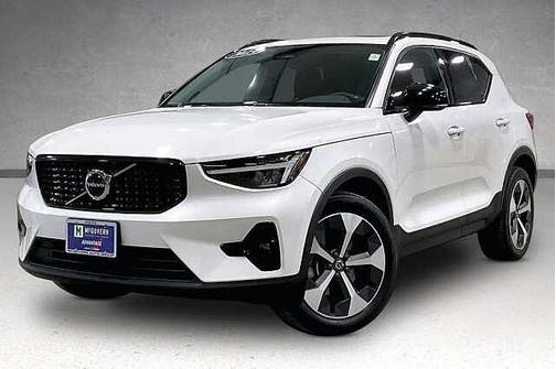 Crystal White 2023 Volvo XC40 Plus