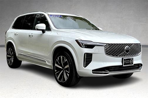 2025 Volvo XC90 B5 Core