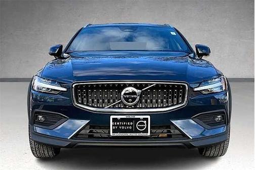 2026 Volvo V60 Cross Country Plus