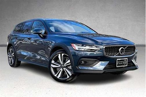 2026 Volvo V60 Cross Country Plus
