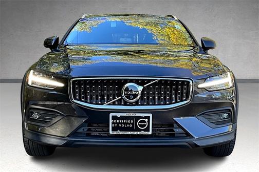 2025 Volvo V60 Cross Country B5 Plus