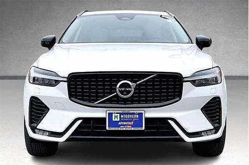 2023 Volvo XC60 B5 Ultimate Dark Theme