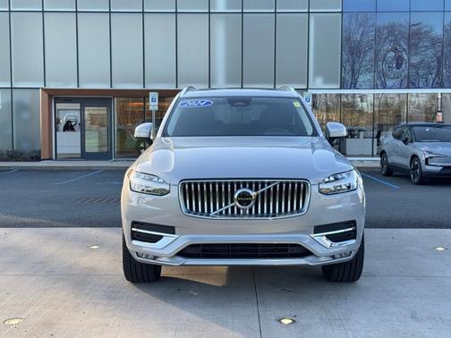 2024 Volvo XC90 B6 Plus Bright Theme