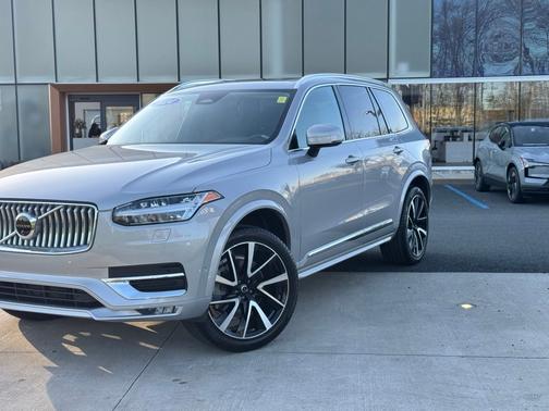 2024 Volvo XC90 B6 Plus Bright Theme
