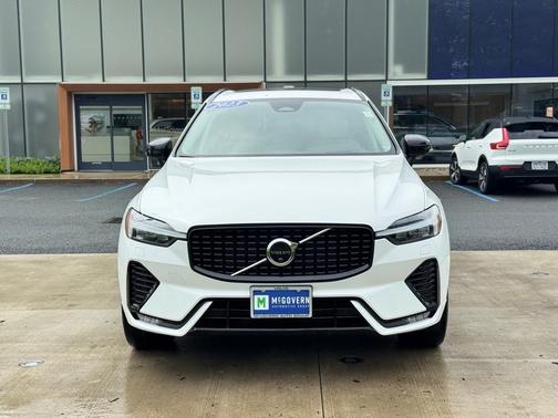 2023 Volvo XC60 B6 Ultimate Dark Theme