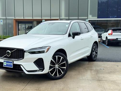2023 Volvo XC60 B6 Ultimate Dark Theme