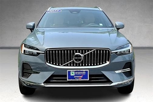2023 Volvo XC60 B5 Ultimate Bright Theme