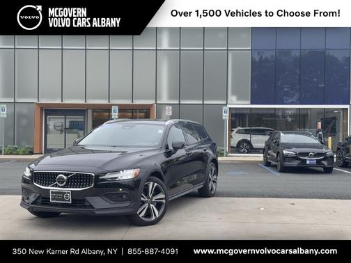 2025 Volvo V60 Cross Country B5 Plus