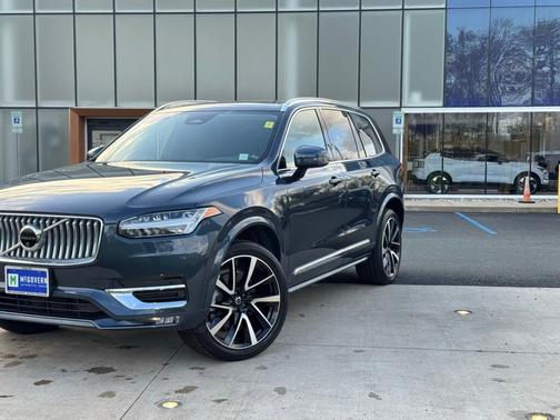 2024 Volvo XC90 B5 Plus
