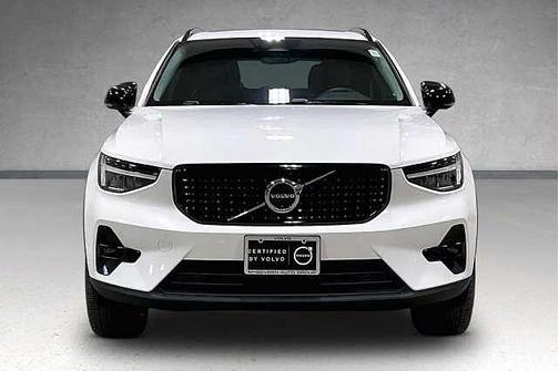 Crystal White 2024 Volvo XC40 Plus