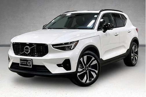 Crystal White 2024 Volvo XC40 Plus