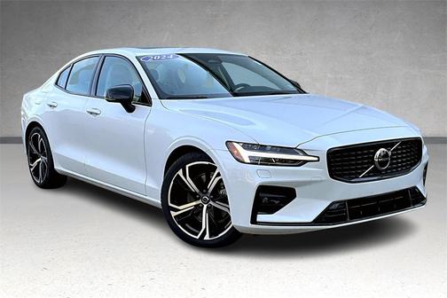 2024 Volvo S60 B5 Core Dark Theme