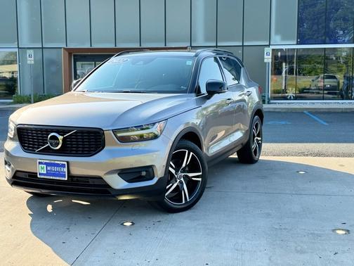 2022 Volvo XC40 R-Design