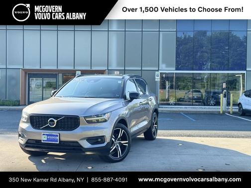 2022 Volvo XC40 R-Design