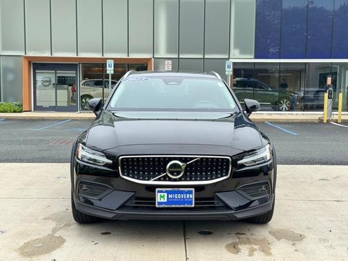 2023 Volvo V60 Cross Country Ultimate