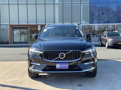 2023 Volvo XC60 B5 Ultimate Bright Theme