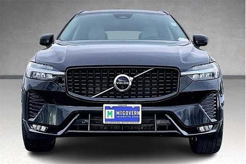 2023 Volvo XC60 B5 Ultimate Dark Theme