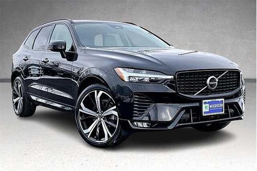2023 Volvo XC60 B5 Ultimate Dark Theme
