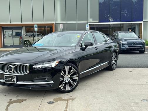 2023 Volvo S90 B6 Plus