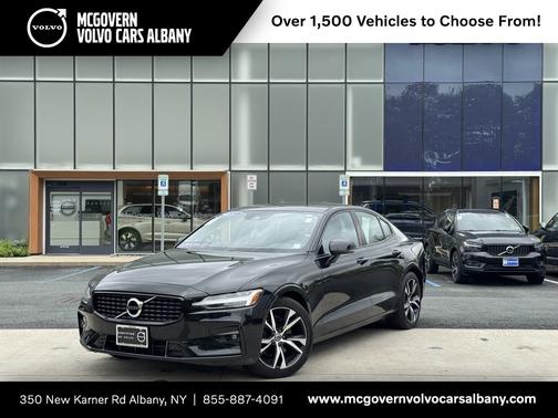 2022 Volvo S60 B5 R-Design