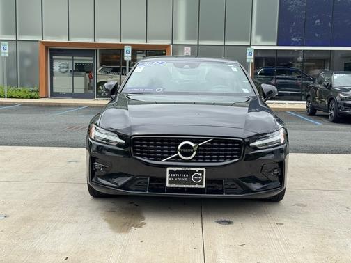 2022 Volvo S60 B5 R-Design