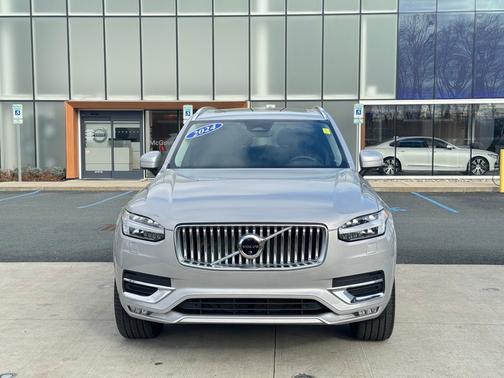 2024 Volvo XC90 B5 Plus