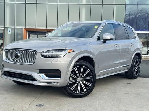 2024 Volvo XC90 B5 Plus