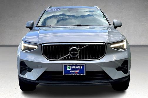 2023 Volvo XC40 B5 Plus Bright Theme