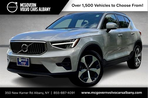 2023 Volvo XC40 B5 Plus Bright Theme